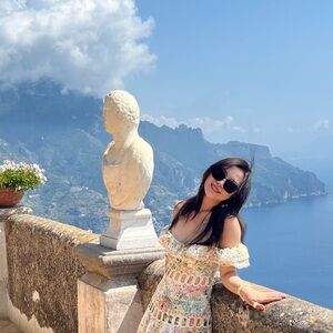 Meet your Posher, Kay, 5”7 and 110lbs. Normally I wear size s/6 for lululemon.